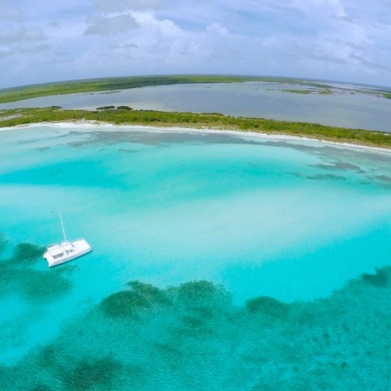 Sail by boat in Isla Cosumel